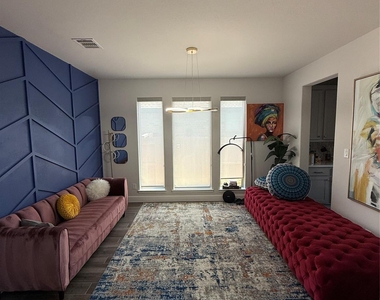 563 Santa Rosa Hills Drive - Photo Thumbnail 9