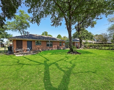 1115 W 31st Street - Photo Thumbnail 13