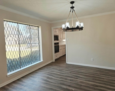16627 Aldenham Place - Photo Thumbnail 3