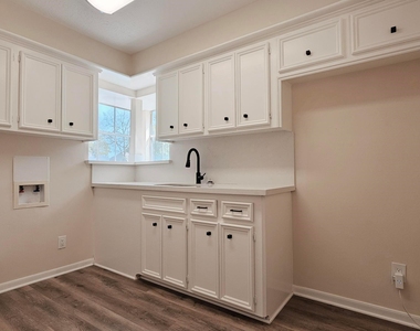 16627 Aldenham Place - Photo Thumbnail 9