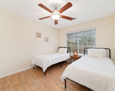 36 N Rain Forest Court - Photo Thumbnail 18