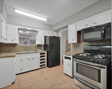 9953 Mango St - Photo Thumbnail 6