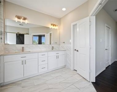605 Dumble Street - Photo Thumbnail 26