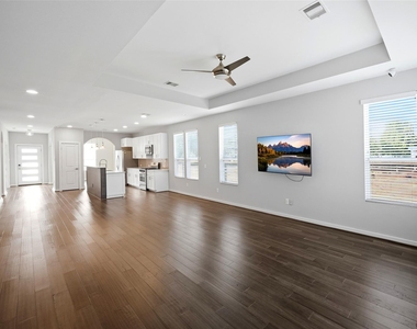 605 Dumble Street - Photo Thumbnail 14