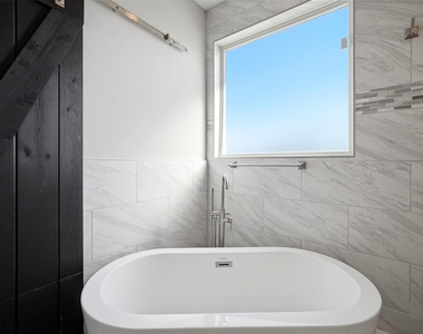605 Dumble Street - Photo Thumbnail 27