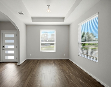 605 Dumble Street - Photo Thumbnail 9