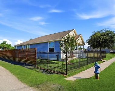 605 Dumble Street - Photo Thumbnail 2