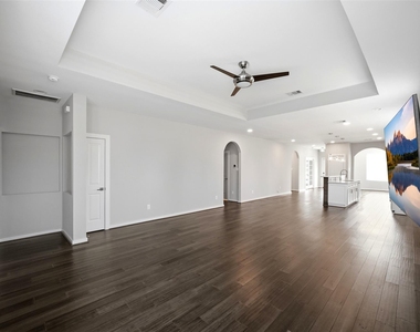 605 Dumble Street - Photo Thumbnail 12