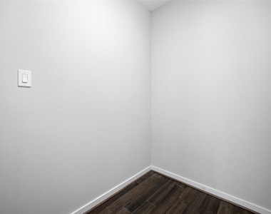 605 Dumble Street - Photo Thumbnail 32