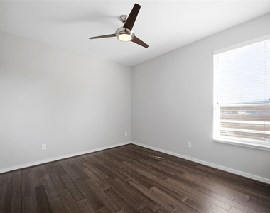 605 Dumble Street - Photo Thumbnail 36