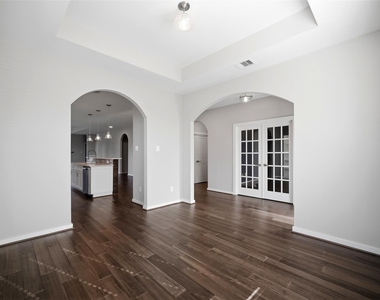 605 Dumble Street - Photo Thumbnail 10