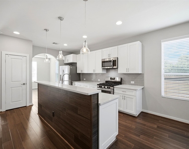 605 Dumble Street - Photo Thumbnail 17
