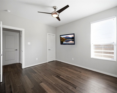 605 Dumble Street - Photo Thumbnail 35