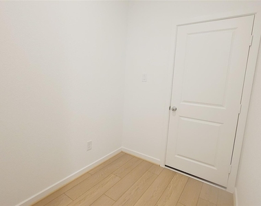 21523 Banpo Bend Drive - Photo Thumbnail 13