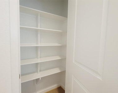 21523 Banpo Bend Drive - Photo Thumbnail 4