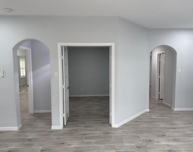 32327 Cross Spring Park Lane - Photo Thumbnail 16