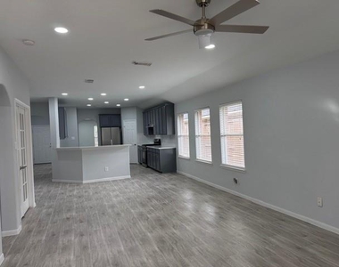 32327 Cross Spring Park Lane - Photo Thumbnail 14