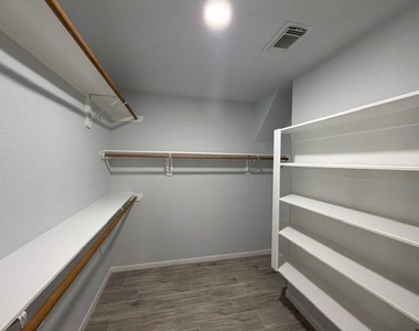 32327 Cross Spring Park Lane - Photo Thumbnail 23