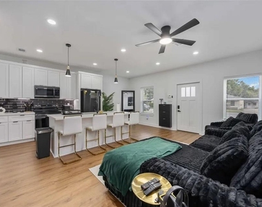 205 Bolden Street - Photo Thumbnail 4
