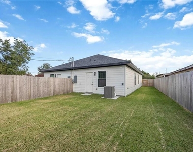 205 Bolden Street - Photo Thumbnail 16