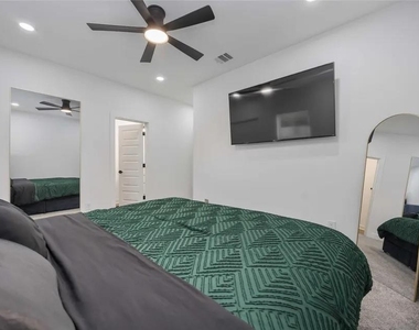 205 Bolden Street - Photo Thumbnail 7