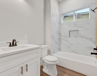 112 S San Jacinto Street - Photo Thumbnail 5