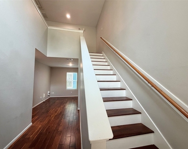 1515 Saulnier Street - Photo Thumbnail 4