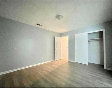 8745 Kimberly Drive - Photo Thumbnail 7