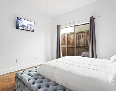 2220 Bastrop Street - Photo Thumbnail 4