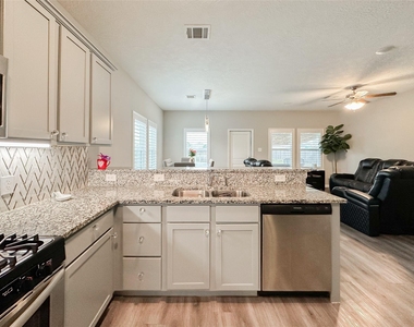 727 Road 5105 - Photo Thumbnail 8