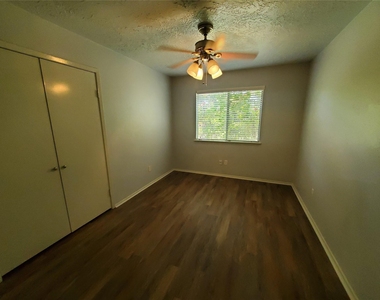 2306 Spring Dusk Lane - Photo Thumbnail 8