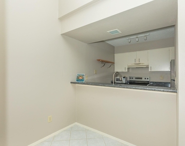 7128 N Holiday Drive - Photo Thumbnail 13