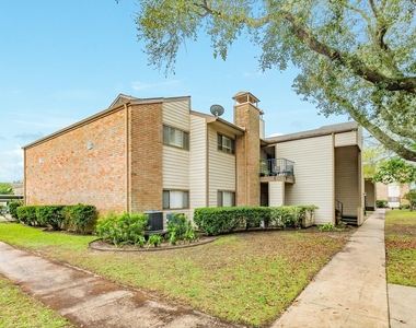 7128 N Holiday Drive - Photo Thumbnail 1