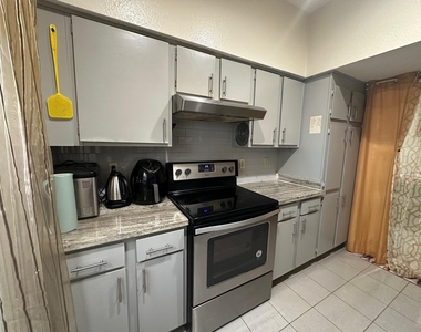 9809 Richmond Ave, Unit J-12 - Photo Thumbnail 5