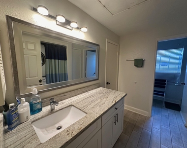 9809 Richmond Ave, Unit J-12 - Photo Thumbnail 12