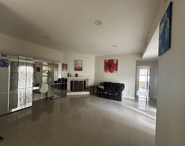 9809 Richmond Ave, Unit J-12 - Photo Thumbnail 3
