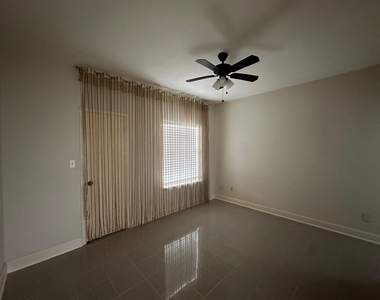 9809 Richmond Ave, Unit J-12 - Photo Thumbnail 6