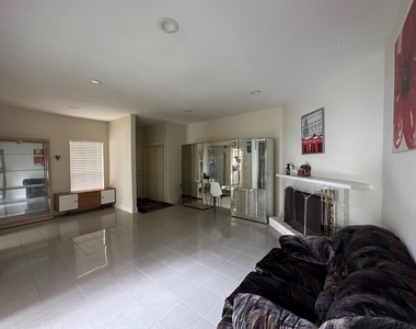 9809 Richmond Ave, Unit J-12 - Photo Thumbnail 2