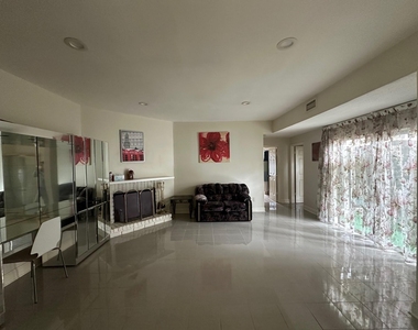 9809 Richmond Ave, Unit J-12 - Photo Thumbnail 1