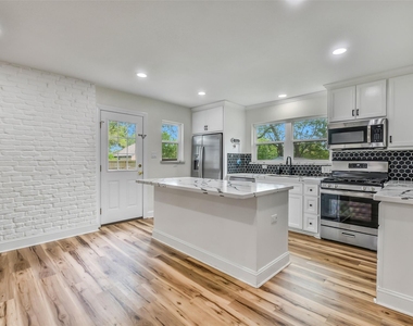 4712 33rd Street - Photo Thumbnail 9