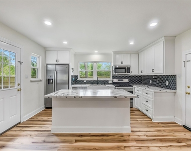 4712 33rd Street - Photo Thumbnail 8