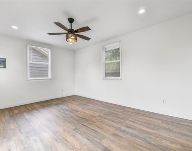 4712 33rd Street - Photo Thumbnail 26