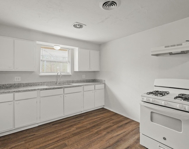 414 Grantham Road - Photo Thumbnail 8