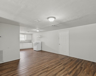 414 Grantham Road - Photo Thumbnail 3