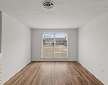 414 Grantham Road - Photo Thumbnail 5