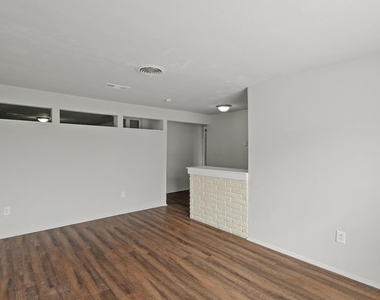 414 Grantham Road - Photo Thumbnail 4