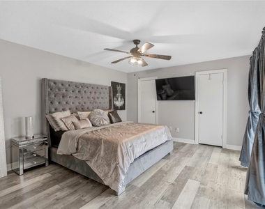 2938 Camelot Lane - Photo Thumbnail 18