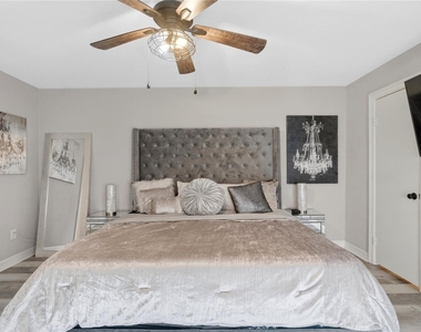 2938 Camelot Lane - Photo Thumbnail 16