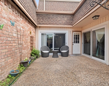 2938 Camelot Lane - Photo Thumbnail 32