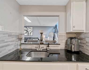 2938 Camelot Lane - Photo Thumbnail 11